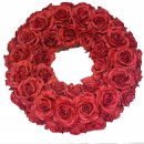 CORONA FUORI PORTA CON ROSE ROSSE IN STOFFA 